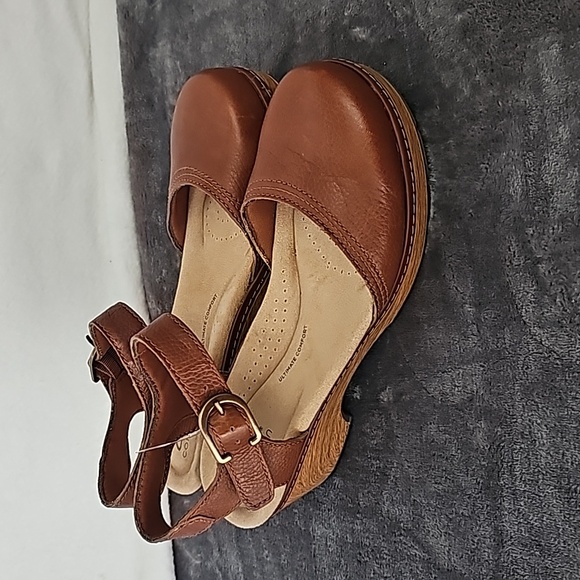 Women's Brown Leather Ankle Strap Sandals - Picture 2 of 9